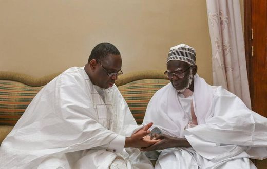 macky-sall-en compagnie de-serigne-mountakha