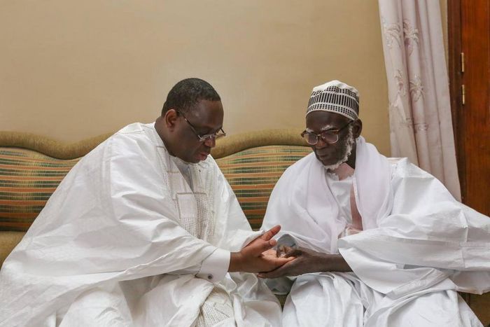 macky-sall-en compagnie de-serigne-mountakha