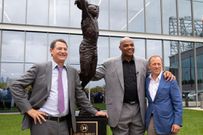 Josh Harris , Charles Barkley et David Blitzer
