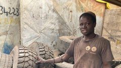 Modou Gueye est un vulcanisateur et revendeur de pneus usagés (image d'illustration)