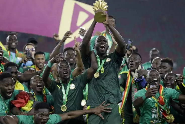 Le Sénégal est le tenant du titre de la CAN Images des joueurs lors de la remise du trophée le 6 février 2022    AP PhotoSunday Alamba