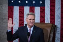 kevin-mccarthy-prete-serment-ce-samedi-apres-son-election-a-la-tete-de-la-chambre-des-representants-au-15eme-tour-de-scrutin-photo-sipa-tom-williams-1673097232