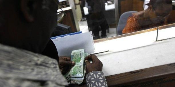 Taxe sur les transferts d'argent par téléphone mobile et des établissements de monnaie électronique