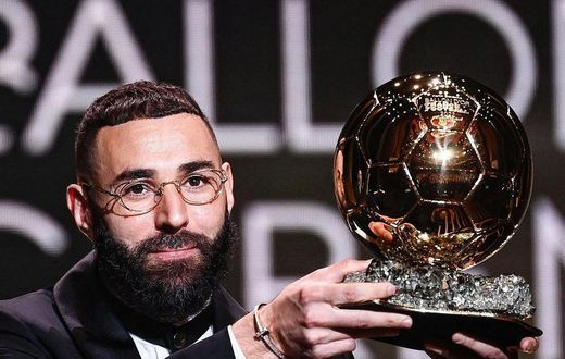 Karim Brnzema showcases the Ballon d'Or trophy moments after winning it on October 17, 2022.