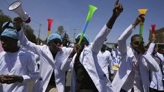 100 médecins grévistes licenciés