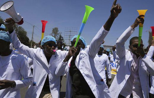 100 médecins grévistes licenciés