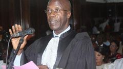 Papa Oumar Sakho, prétant serment après sa nomination