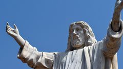 La statue du Christ d'Abajah est une statue monumentale représentant Jésus-Christ et dressée à proximité de l'église catholique Saint-Aloysius dans le village d'Abajah au Nigeria