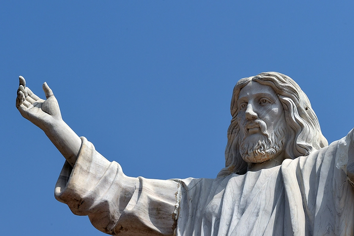 La statue du Christ d'Abajah est une statue monumentale représentant Jésus-Christ et dressée à proximité de l'église catholique Saint-Aloysius dans le village d'Abajah au Nigeria
