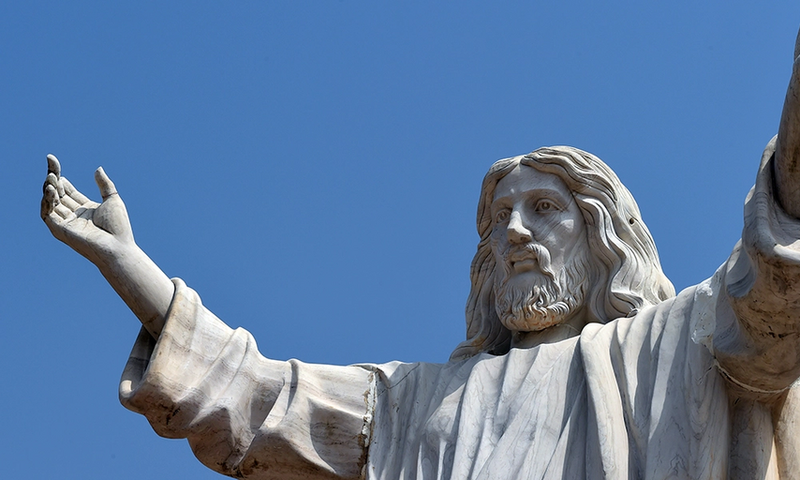 La statue du Christ d'Abajah est une statue monumentale représentant Jésus-Christ et dressée à proximité de l'église catholique Saint-Aloysius dans le village d'Abajah au Nigeria