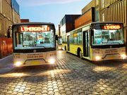 Dakar Dem Dikk est une société anonyme à participation publique majoritaire, concessionnaire du service des transports publics urbains de Dakar par Autobus. DDD transporte 150000 voyageurs par jour 11 Lignes urbaines, 20 Lignes de banlieue et