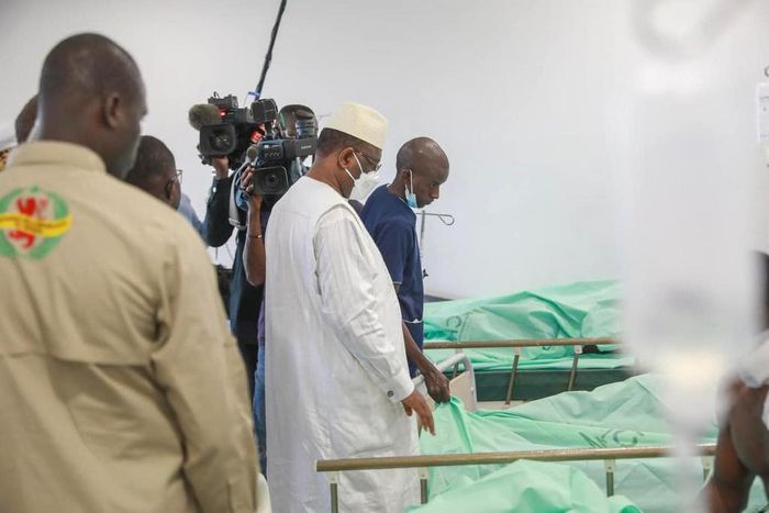 Macky Sall au chevet des blessés suite à l'accident survenu, dimanche à Kaffrine, et ayant causé la mort de 39 personnes