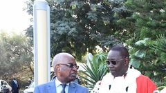 Mamadou Badio Camara et le Ministre de la Justice Malick Sall lors de son installation à la tête de la cour suprême