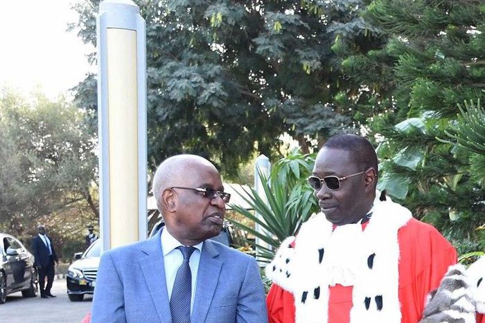 Mamadou Badio Camara et le Ministre de la Justice Malick Sall lors de son installation à la tête de la cour suprême