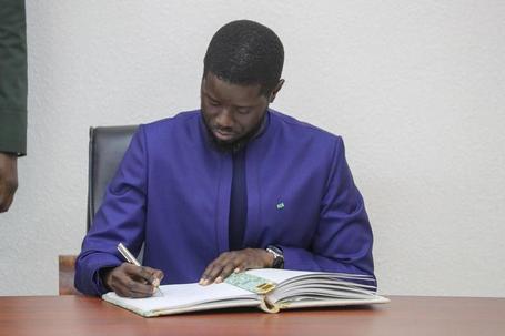 President-Bassirou-Diomaye-Faye-Signature