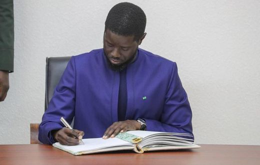 President-Bassirou-Diomaye-Faye-Signature