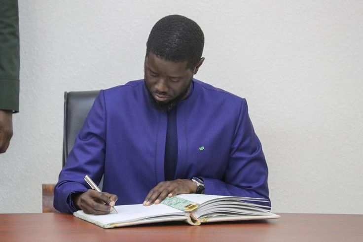 President-Bassirou-Diomaye-Faye-Signature