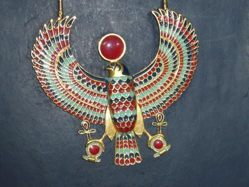 pectoral-faucon