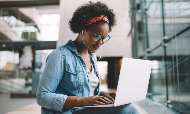 Écouter de la musique en travaillant stimule-t-il votre productivité ?