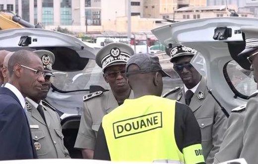 Abdoulaye Daouda Diallo au port de Dakar lors d'une saisie record de drogue