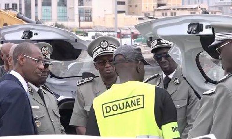 Abdoulaye Daouda Diallo au port de Dakar lors d'une saisie record de drogue