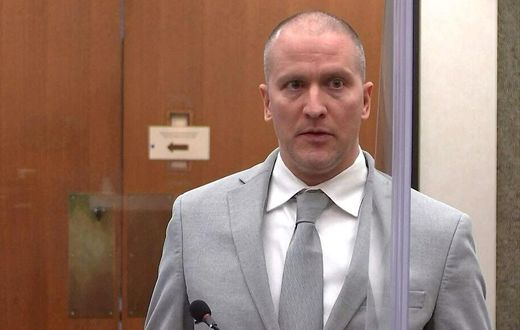 Le policier Derek Chauvin lors de son procès, le 25 juin 2021 Pool via REUTERSFile Photo