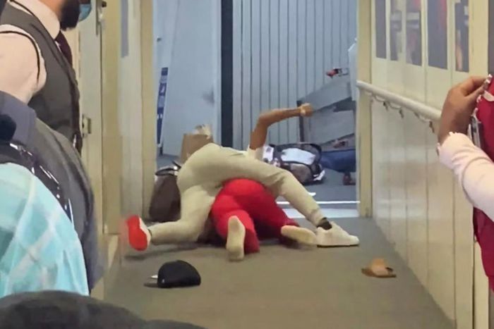 bagarre avion passageres new york 5f4f3e575b5ba