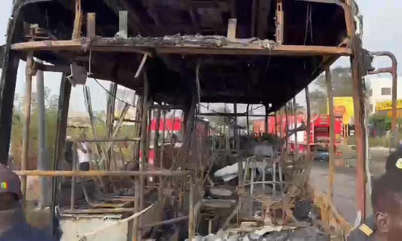 Bus brûlé