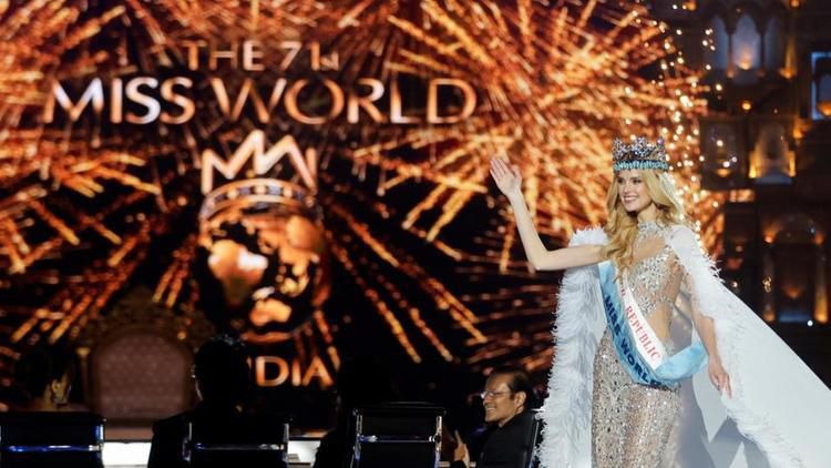 Krystyna Pyszková est mannequin, étudiante en droit et bénévole [Francis Mascarenhas  REUTERS]