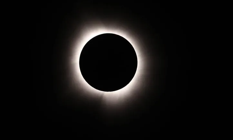 L'éclipse solaire totale visible depuis l'Amérique du Nord a poussé certaines personnes à des gestes extrêmes et désespérés