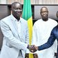 Aliou Cissé (à droite) et le ministre Yankhoba Diattara (au milieu) accompagnés du président de la FSF Augustin Senghor (à gauche). Crédit photo FSF