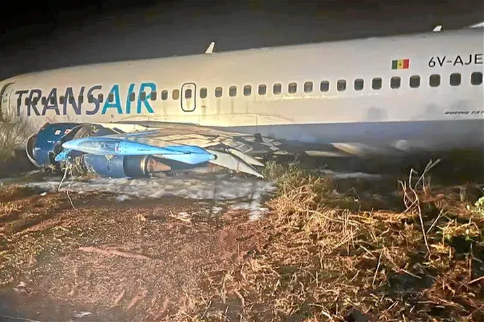 un Boeing 737300 affrété auprès d'une compagnie privée Transair et en partance pour Bamako a fait une sortie de piste ce jeudi 9 mai 2024 vers 01H00 du matin