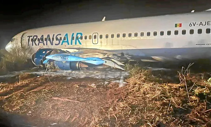 un Boeing 737300 affrété auprès d'une compagnie privée Transair et en partance pour Bamako a fait une sortie de piste ce jeudi 9 mai 2024 vers 01H00 du matin