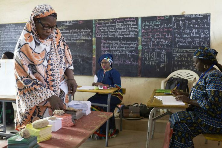 Un bureau de vote accueillant des inscrits lors de la présidentielle de 2019