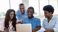 travailleurs-heureux-en-Afrique