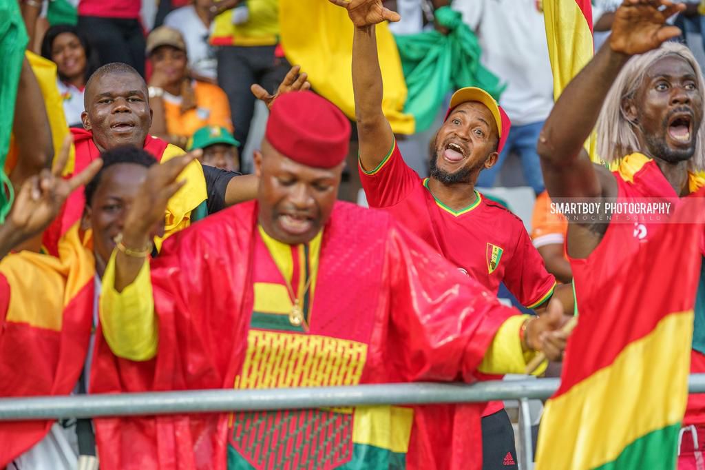 Tenue aux couleurs nationales