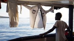 Illustration Un migrant à bord de l'Open Arms au même moment que Mamadou Samake, lorsque le navire avait été bloqué au large de Lampedusa par les autorités italiennes Photo EPAFransisco Gentico