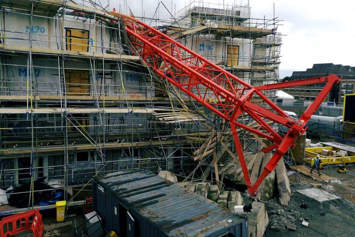 accident-grue-tombee-sur-chantier