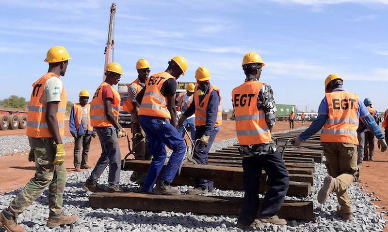 Sénégal, Janvier 2019 : Des ouvriers travaillent sur le chantier du TER.