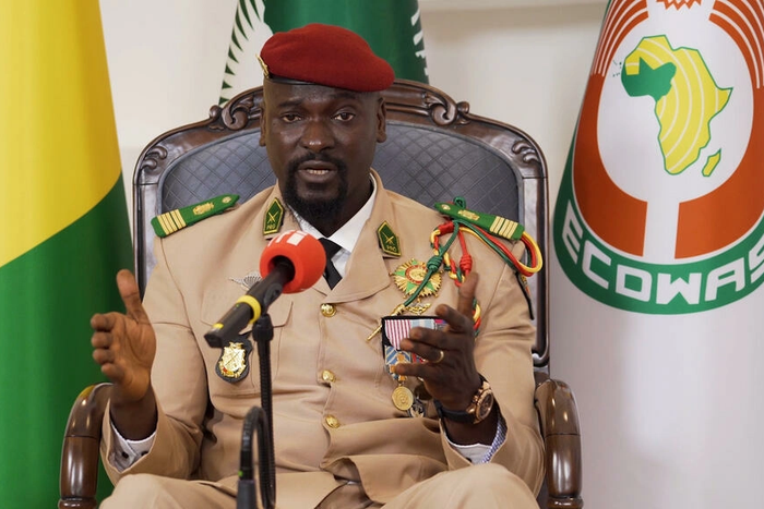 Le colonel Mamady Doumbouya, le 30 novembre  2021 à Conakry
