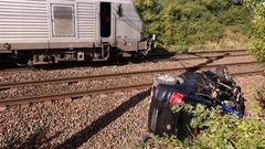 la-voiture-a-ete-trainee-sur-plusieurs-centaines-de-metres-photo-richard-mouillaud-