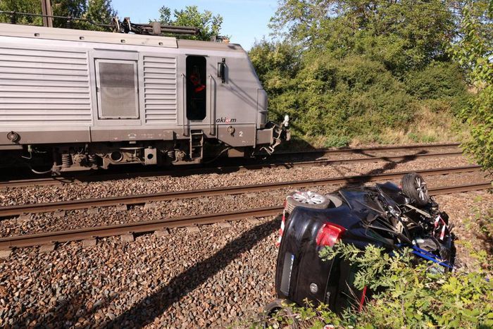 la-voiture-a-ete-trainee-sur-plusieurs-centaines-de-metres-photo-richard-mouillaud-