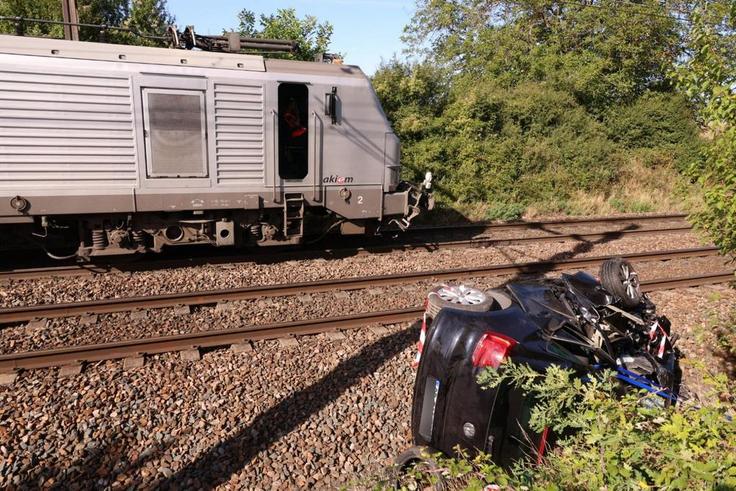 la-voiture-a-ete-trainee-sur-plusieurs-centaines-de-metres-photo-richard-mouillaud-