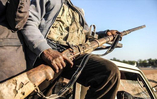 un homme équipé d'un fusil (illustration)