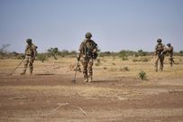 Des soldats français qui recherchent des mines dans le nord du Mali.