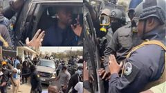Ousmane Sonko gazé dans son véhicule