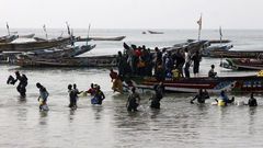 Pirogue de migrants illustration