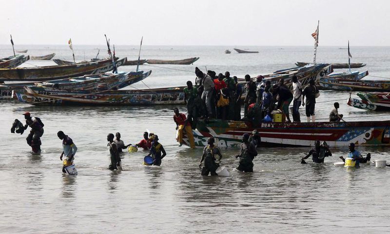 Pirogue de migrants illustration