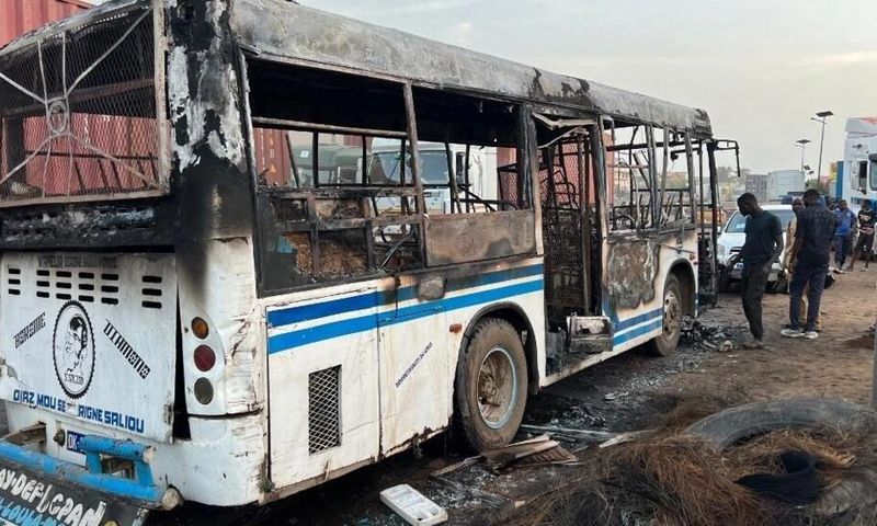 Bus attaqué au coktail Molotov