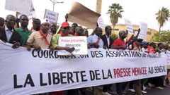 Marche de journalistes sénégalais pour la liberté de la presse et contre la précarisation du secteur, le 3 mai 2017, à Dakar. SEYLLOU/AFP